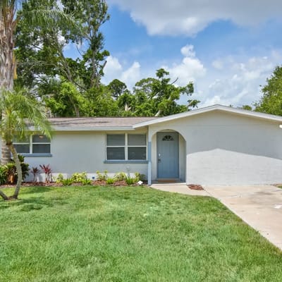 HotTub Retreat w/ Big Private Fenced Yard by Beach