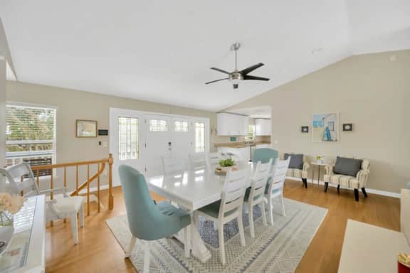 Waterfront Siesta Key Home l w/ pool, hot tub, mini putt, bikes & mins to beach