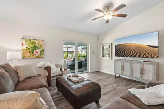 Cape House*Pool*Fire Pit* Private Backyard*4K Beds