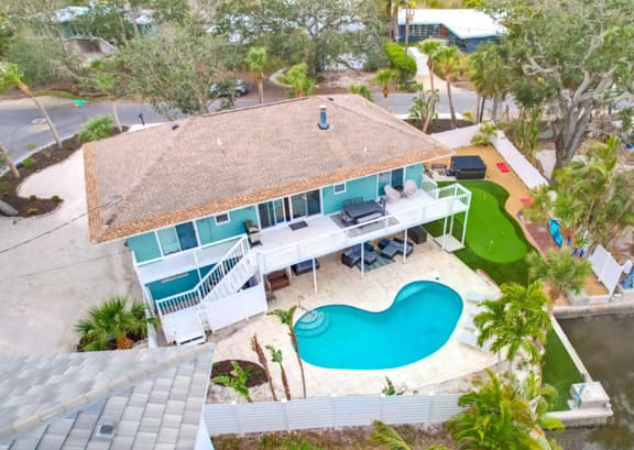 Waterfront Siesta Key Home l w/ pool, hot tub, mini putt, bikes & mins to beach
