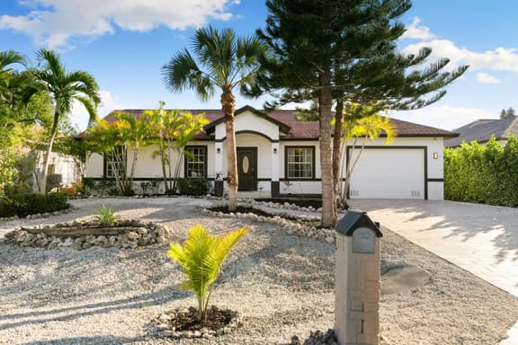 Amazing 4 bed 3 bath Marco Island home w/ Heated Pool